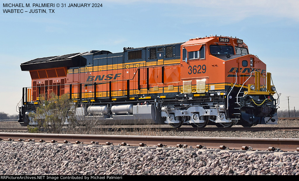 BNSF ET44AC 3629